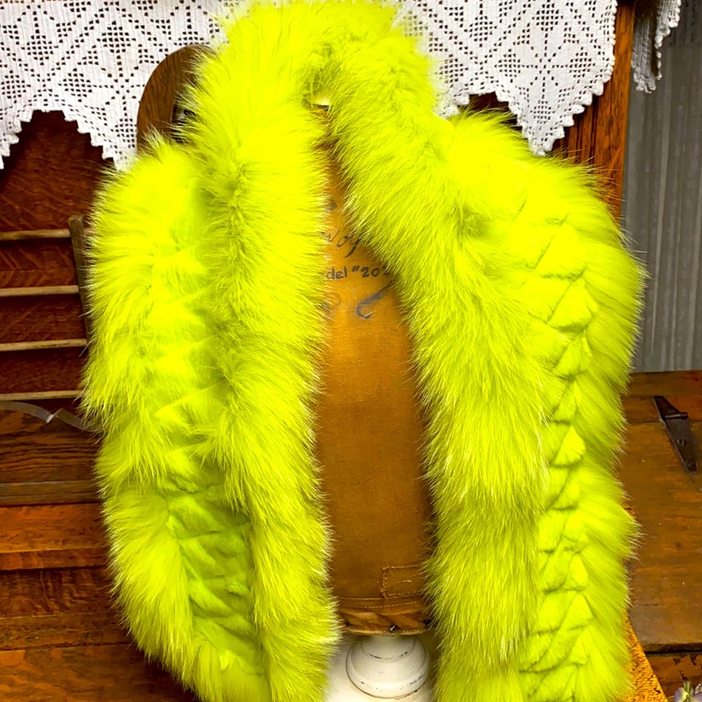Luxurious Fox Trim Chartreuse Green Plush Scarf🧣
